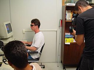 - CNN filma Bernard usando o DOSVOX